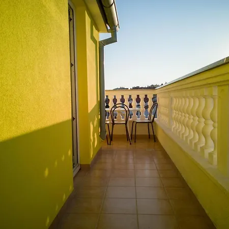 Jela Apartment With A Big Balcony Pula Exterior photo