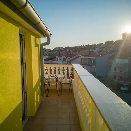 Jela Apartment With A Big Balcony Pula Exterior photo