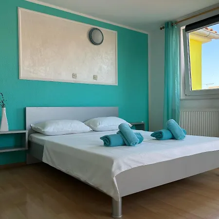 Jela Apartment With A Big Balcony Pula Exterior photo