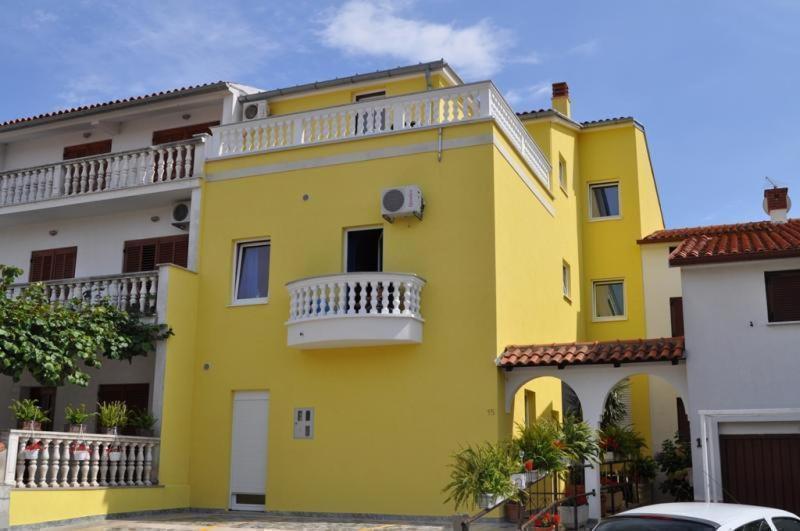 Apartment Jela With A Big Balcony Pula